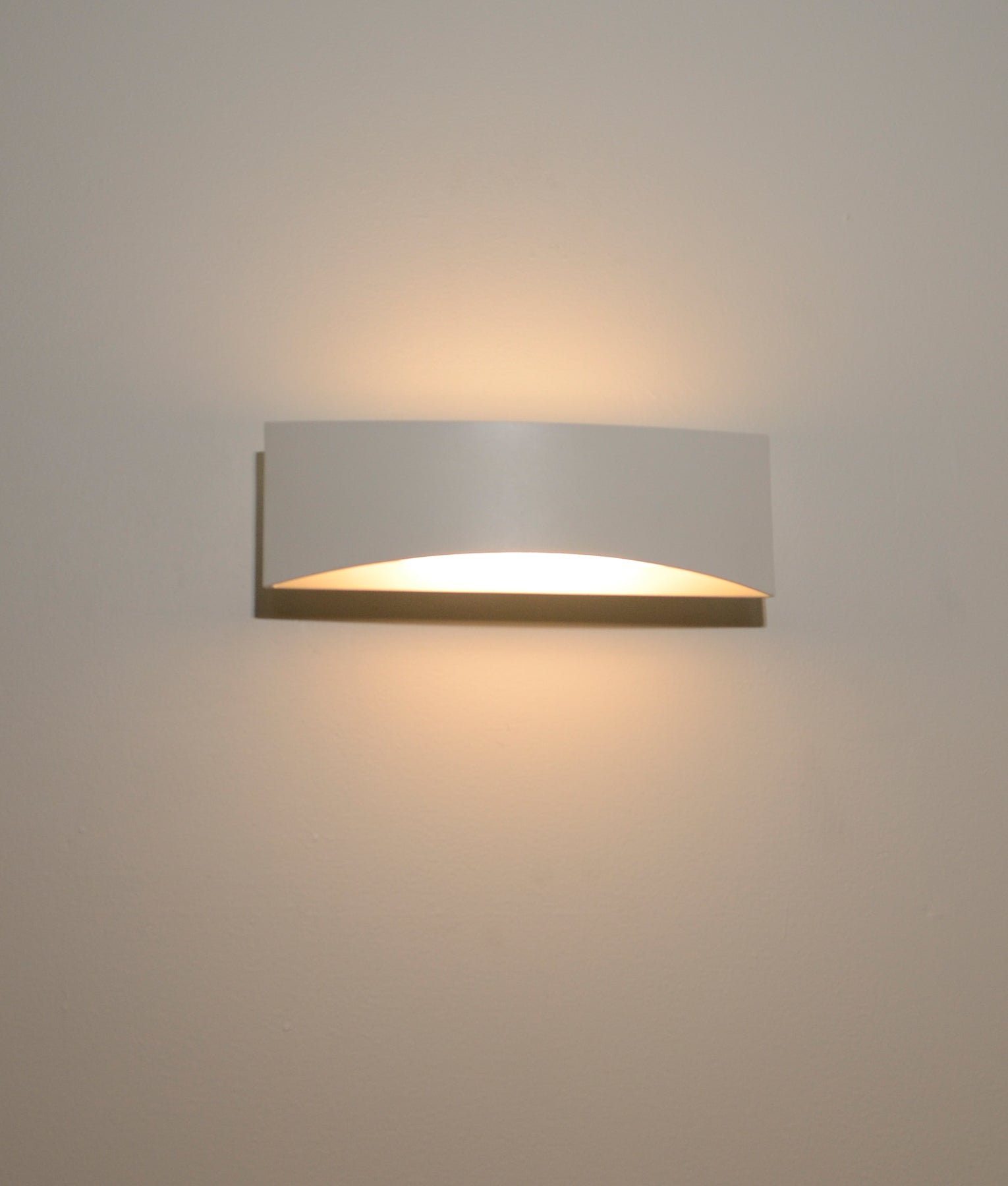 Interior LED Tri-CCT Curved Up/Down Dimmable Wall Light