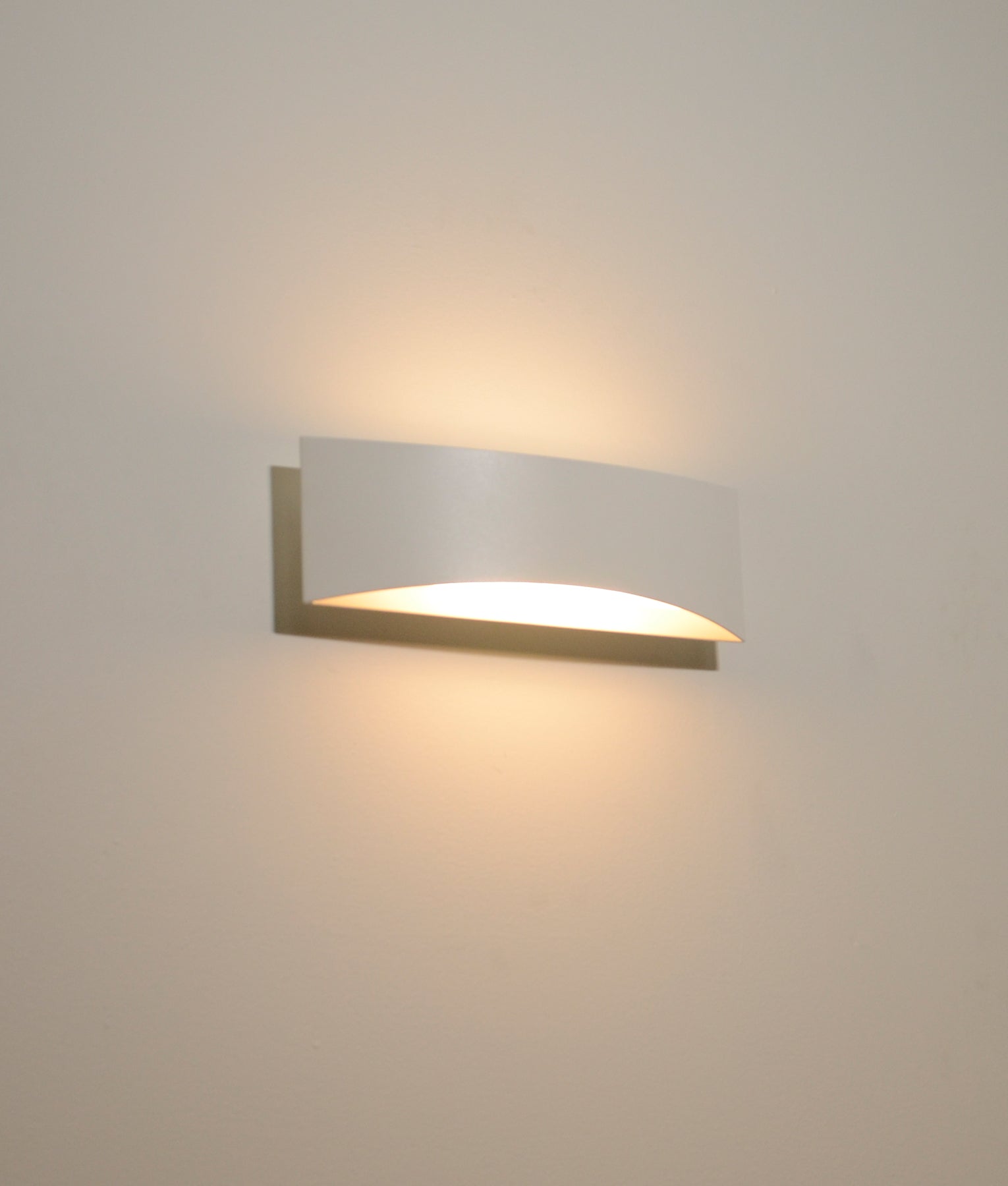 Interior LED Tri-CCT Curved Up/Down Dimmable Wall Light