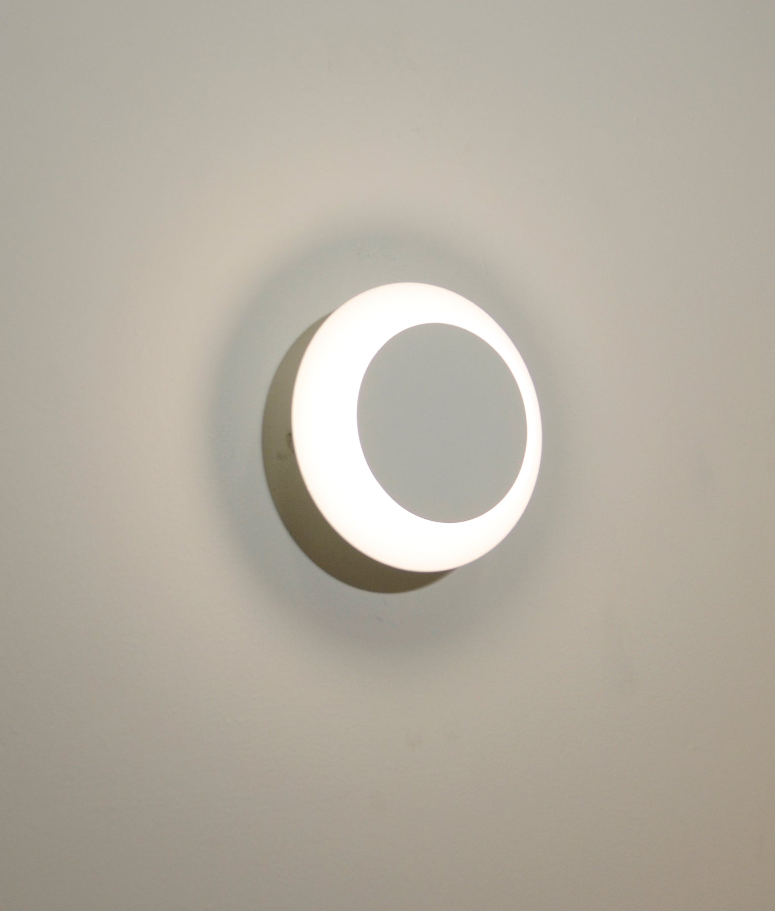 Interior LED Tri-CCT Round Rotatable Dimmable Wall Light
